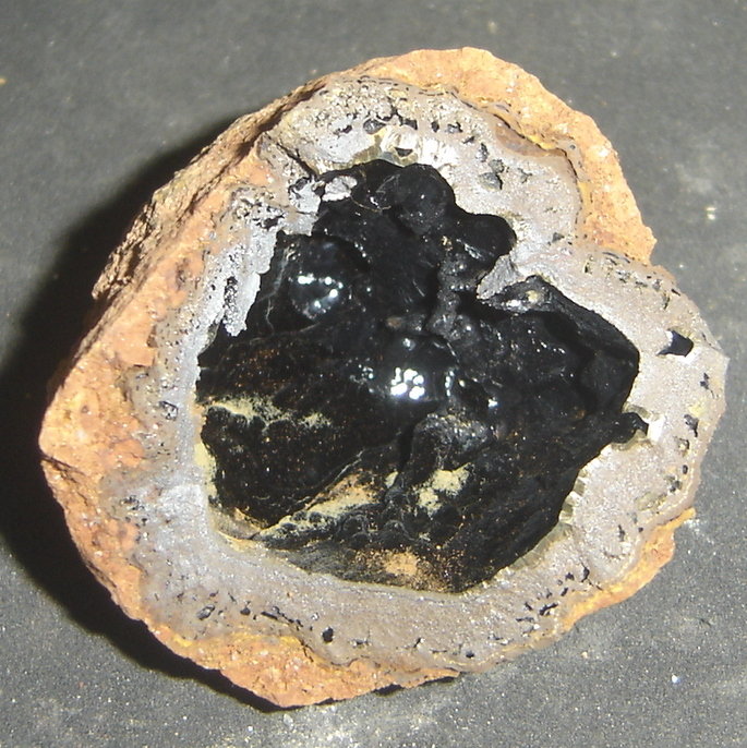 Goethita
3,2 x 3,1 x 2,7 cm
(Autor: Anisio Claudio)