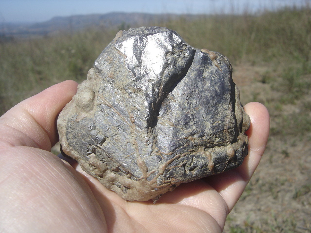 Rutilo
6,5 x 6,7 x 4 cm
(Autor: Anisio Claudio)