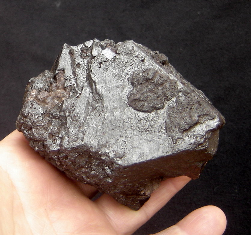 Magnetita
8,8 x 7,7 x 5 cm
(Autor: Anisio Claudio)