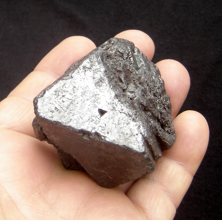Magnetita
5 x 5 x 4,4 cm
(Autor: Anisio Claudio)