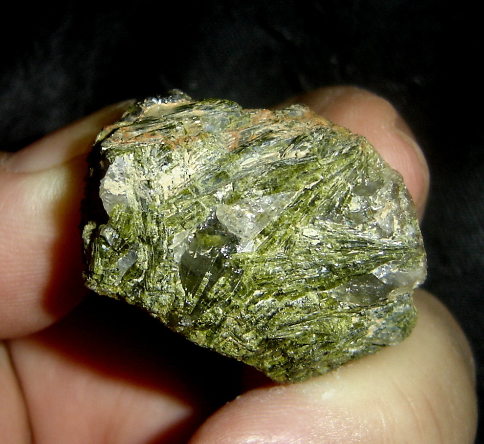 Epidota
3 x 3,7 x 3 cm
(Autor: Anisio Claudio)