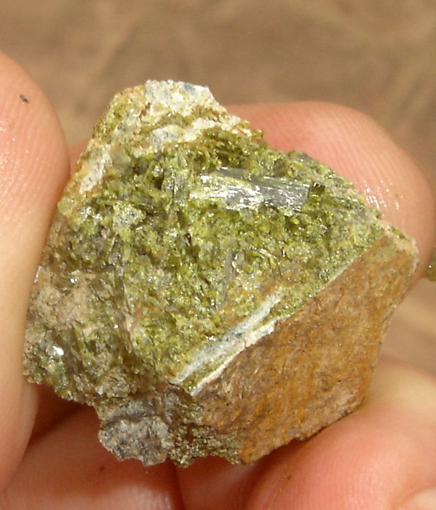 Epidota
3,5 x 3,5 x 2 cm
(Autor: Anisio Claudio)