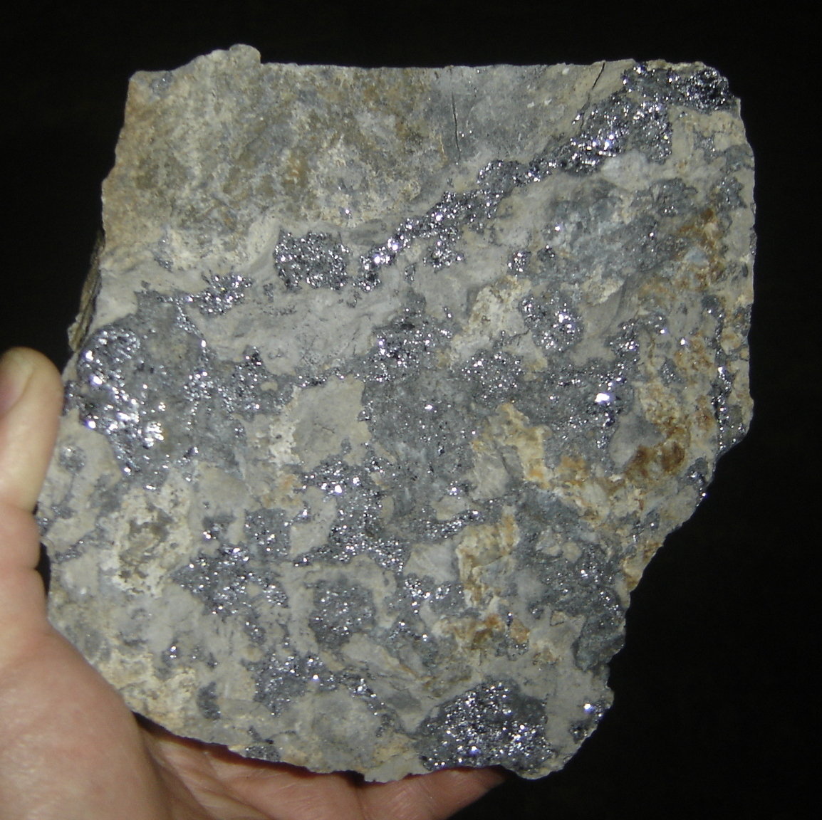Galena en roca caliza
19 x 16 x 15 cm
(Autor: Anisio Claudio)