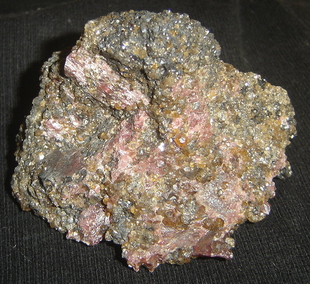 Spessartina (Espesartina) y Rodonita
6 x 5,5 x 4 cm
(Autor: Anisio Claudio)