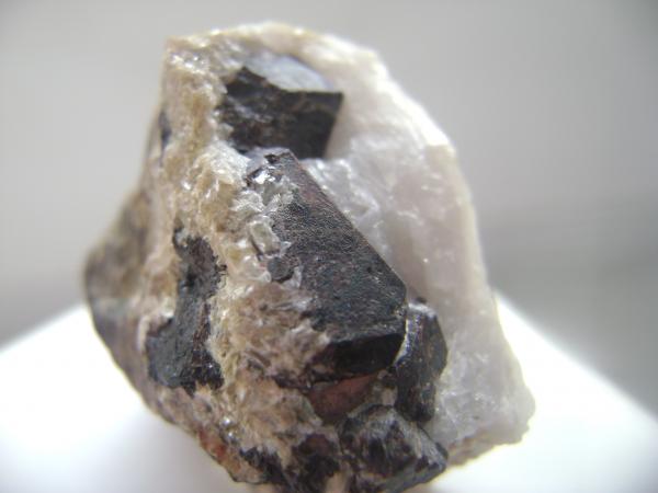 Casiterita, Cuarzo y mica
Cristal mayor 1,3 cm
(Autor: apita)