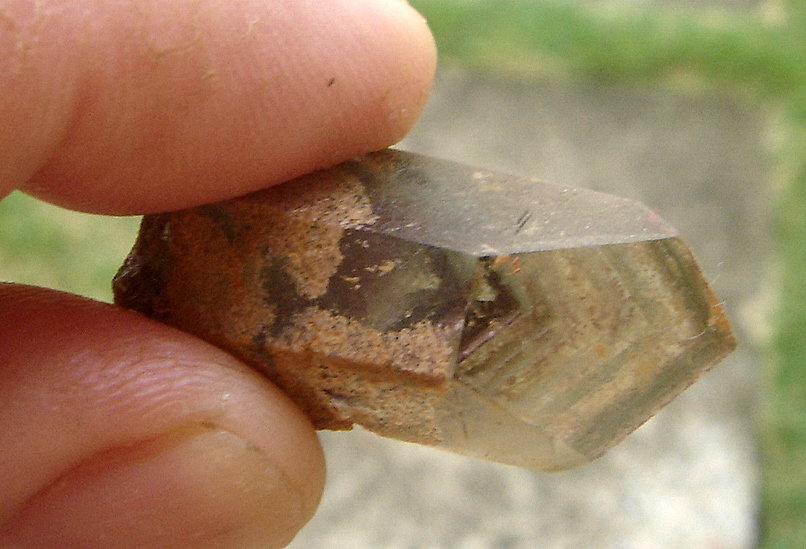 Cuarzo, Clinocloro (variedad delessite)
3 x 1,4 x 1,4 cm
(Autor: Anisio Claudio)