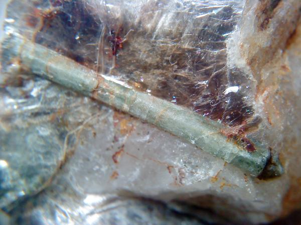 apatito y mica
cristal de 2.50 centimetros
(Autor: apita)