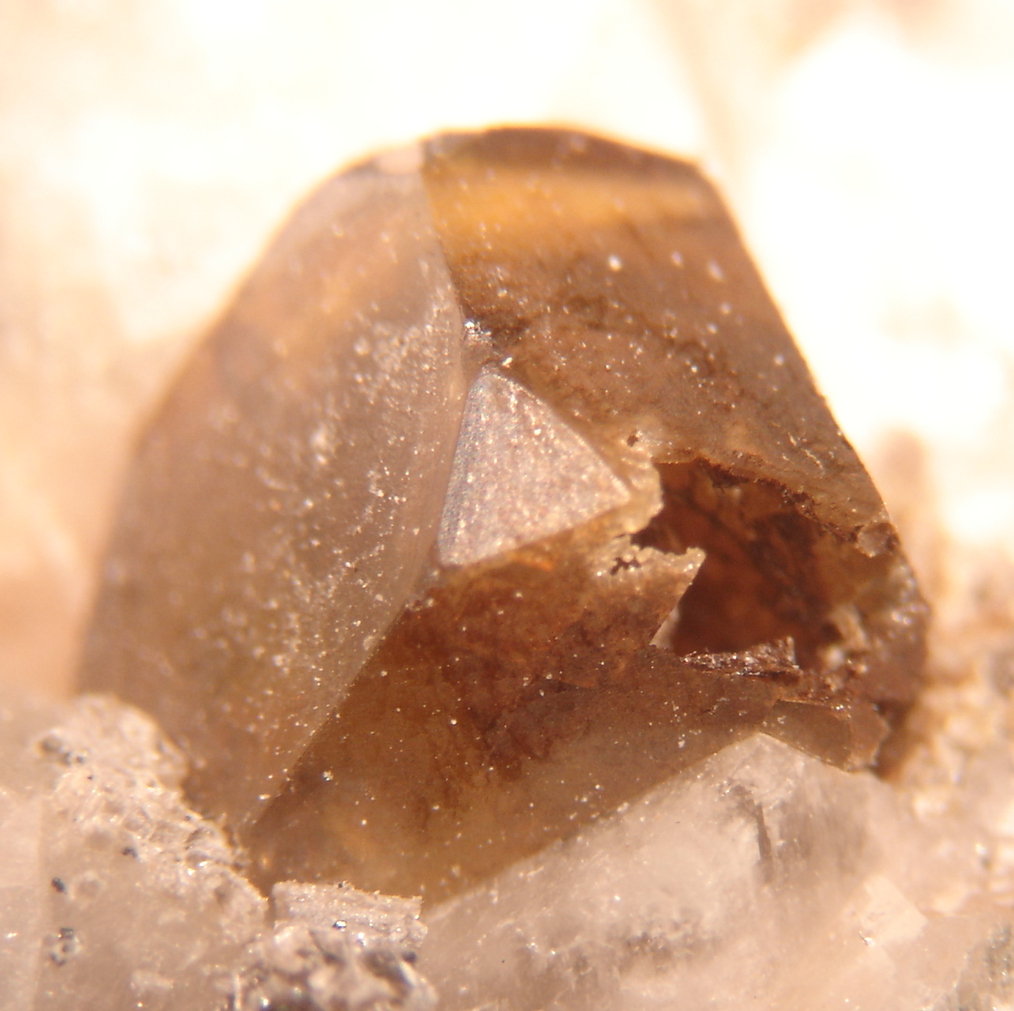 Siderita
0,9 x 0,9 x 0,8 cm
(Autor: Anisio Claudio)