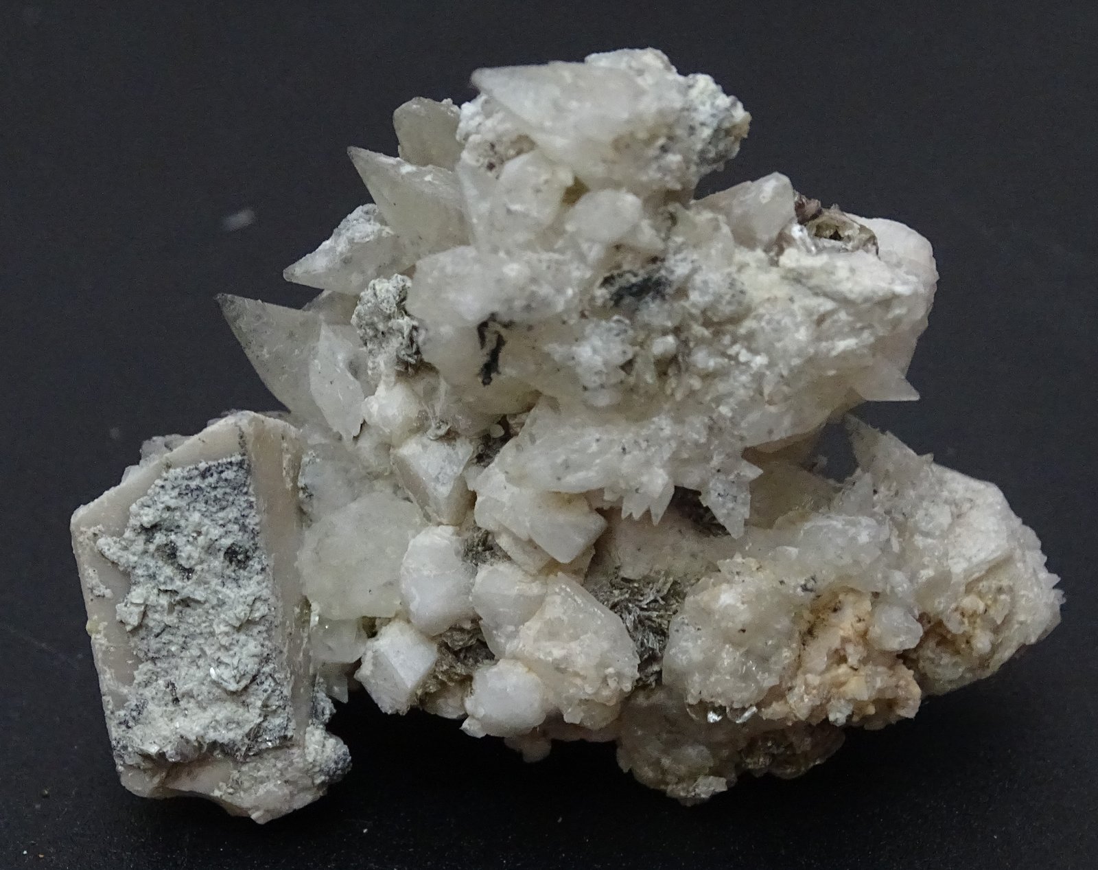 calcita, ortoclasa y mica
50 x 40 mm
(Autor: Ambrosio Pardo)