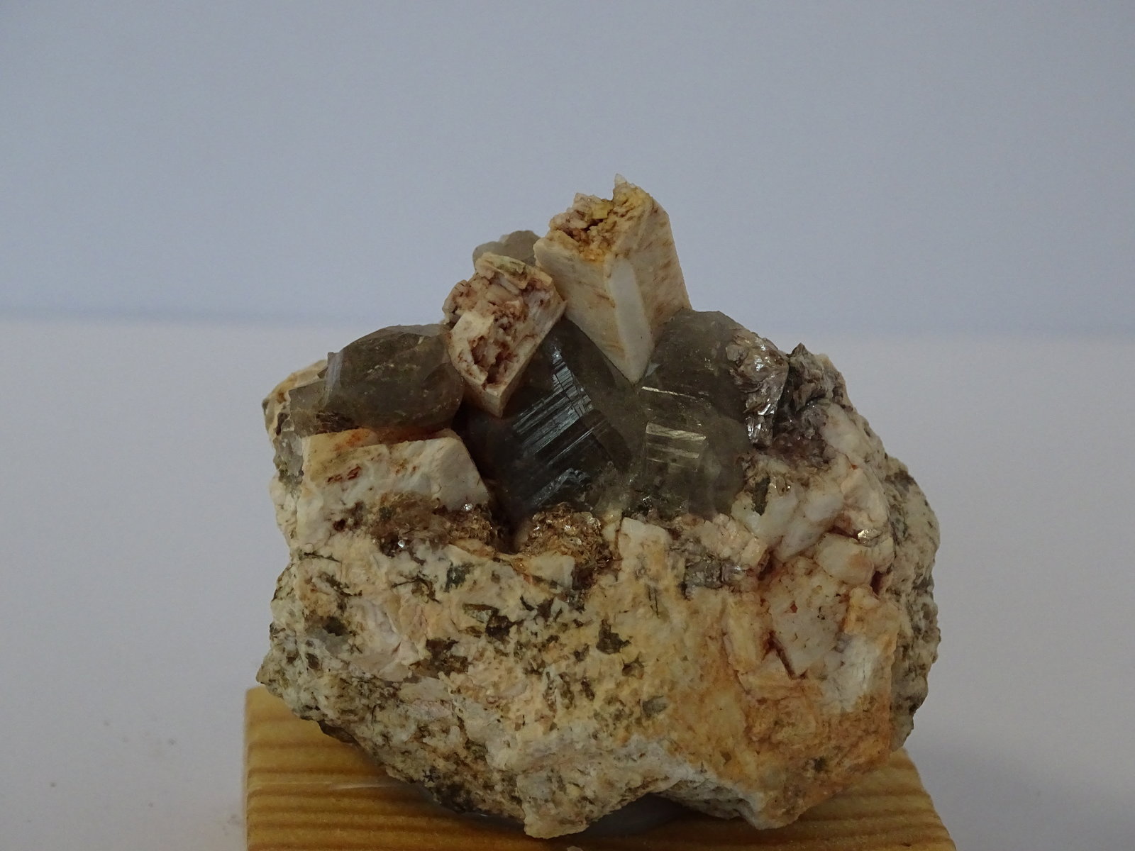 ortoclasa, cuarzo y mica
50 x 50 mm
(Autor: Ambrosio Pardo)
