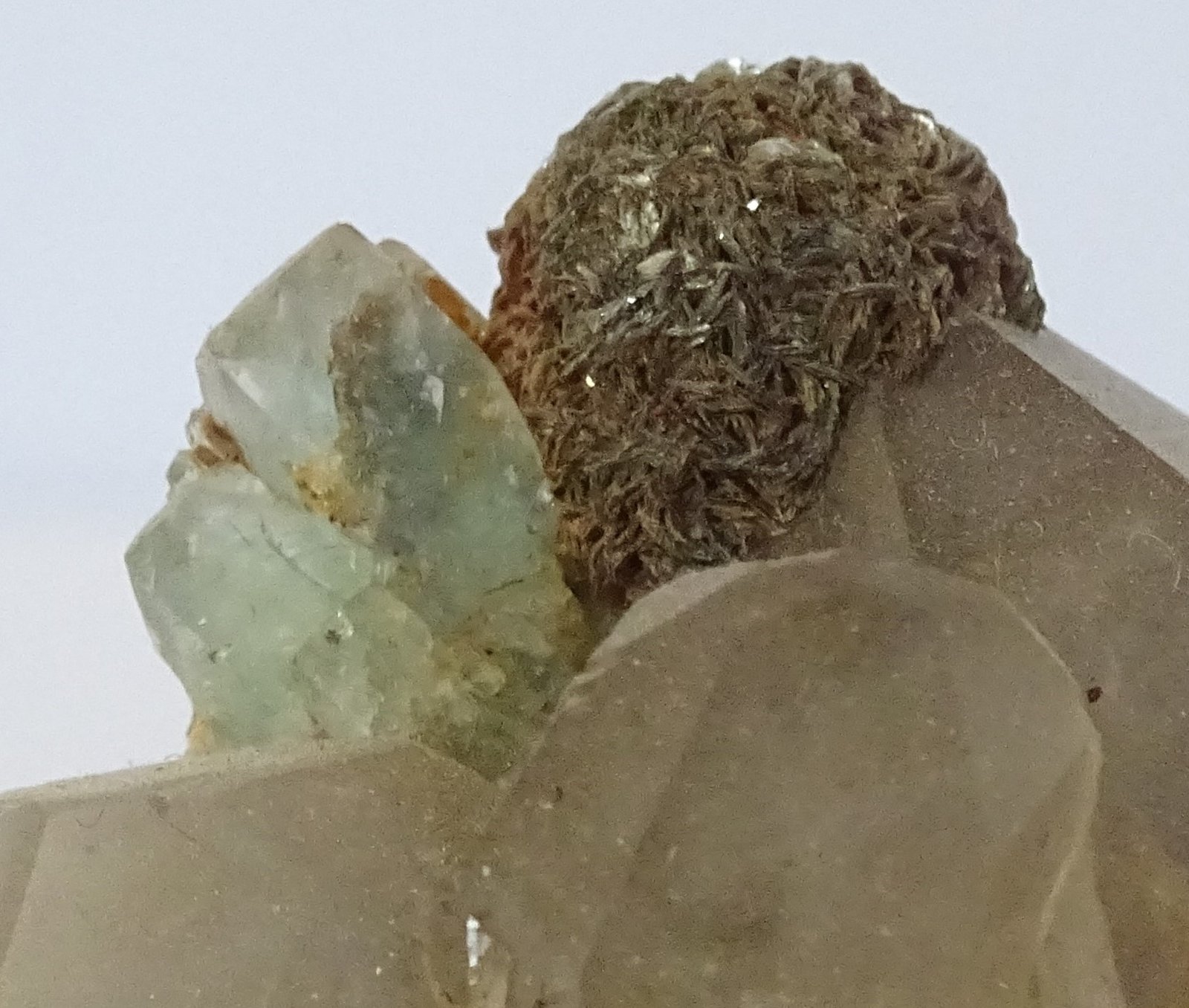 cuarzo, ortoclasa, mica
40 x 35 mm
(Autor: Ambrosio Pardo)