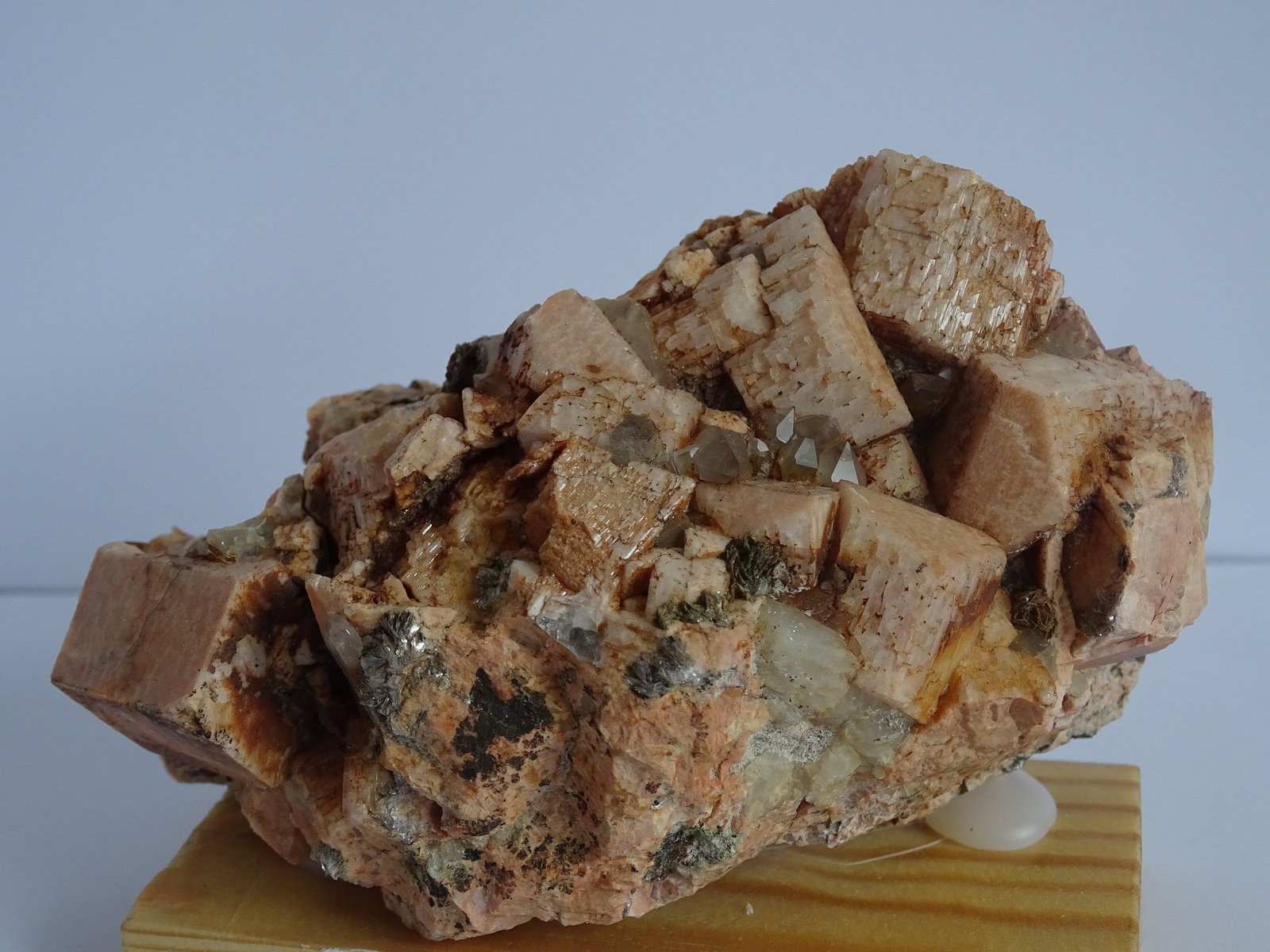ortoclasa, cuarzo (variedad ahumado) y mica
110 x 70 mm
(Autor: Ambrosio Pardo)