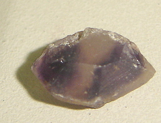 Cuarzo
1,9 x 1 x 1 cm
(Autor: Anisio Claudio)