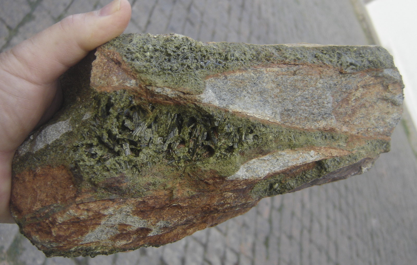 Epidota
17 x 14 x 12 cm
(Autor: Anisio Claudio)
