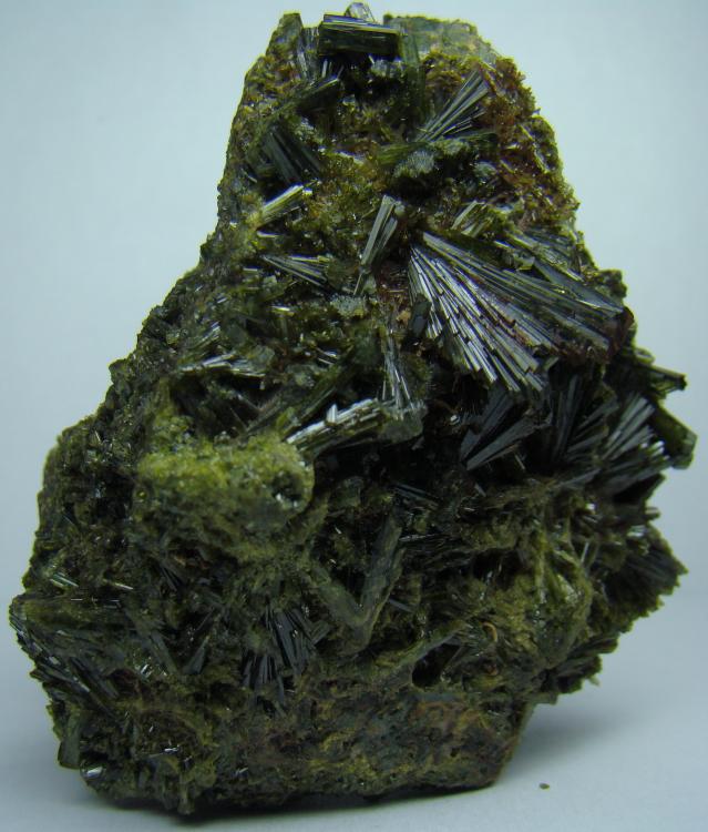 Epidota
7 x 6 x 5 cm. Abanico principal 1.8 cm
(Autor: D.N.S.Borràs)