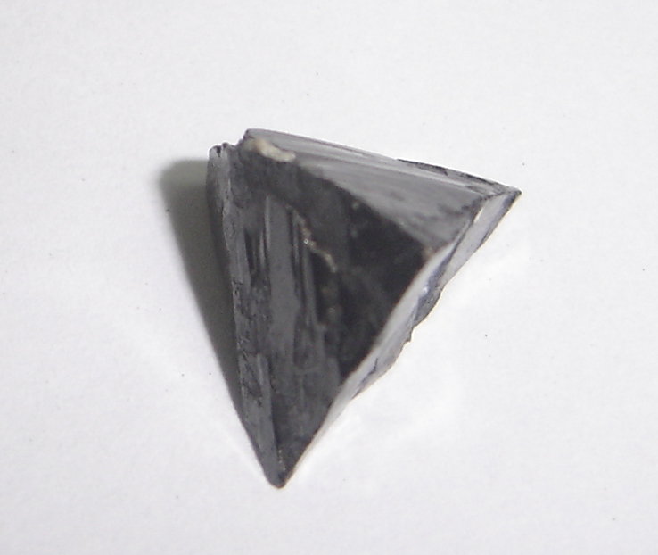 Casiterita
2,3 x 2 x 1,8 cm
(Autor: Anisio Claudio)
