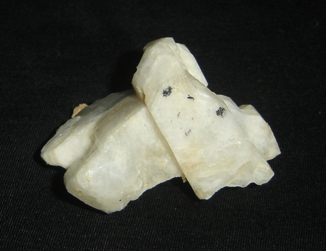Albita (variedad oligoclasa)
5 x 4 x 3 cm
(Autor: Anisio Claudio)