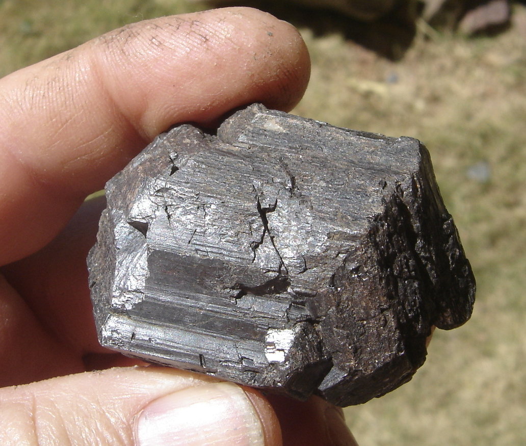Rutilo
4 x 3,7 x 3,2 cm
(Autor: Anisio Claudio)
