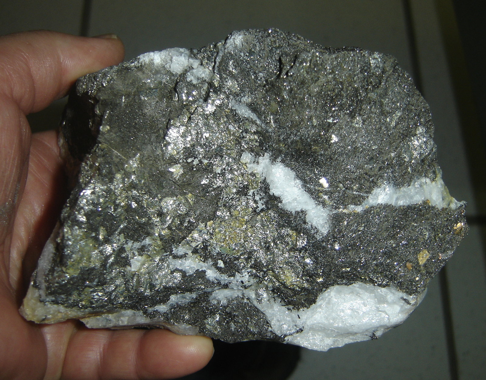 Arsenopirita y Pirita
14 x 9 x 9,5 cm
(Autor: Anisio Claudio)