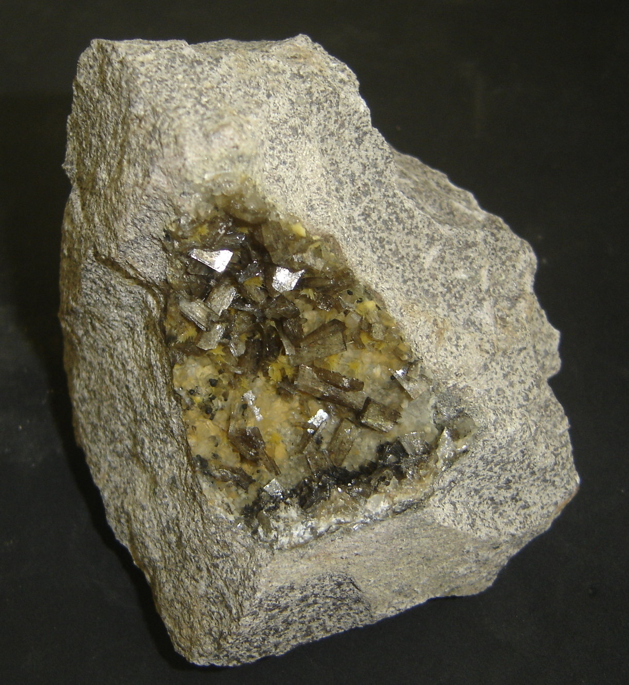 Stellerita (Grupo) con Calcita
9 x 7 x 8 cm
(Autor: Anisio Claudio)