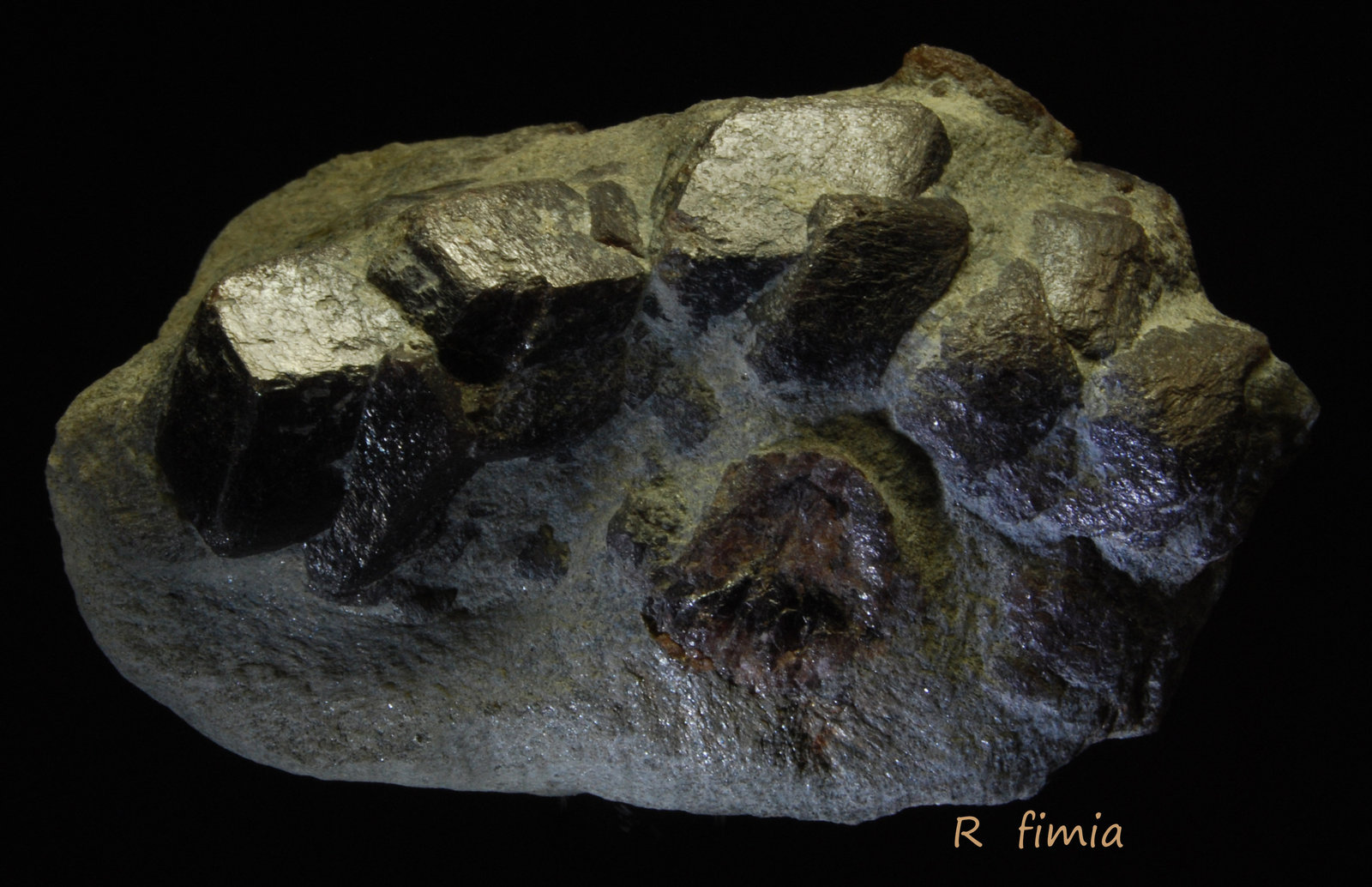 Almandino
11 x 7 cm
(Autor: Ricardo Fimia)