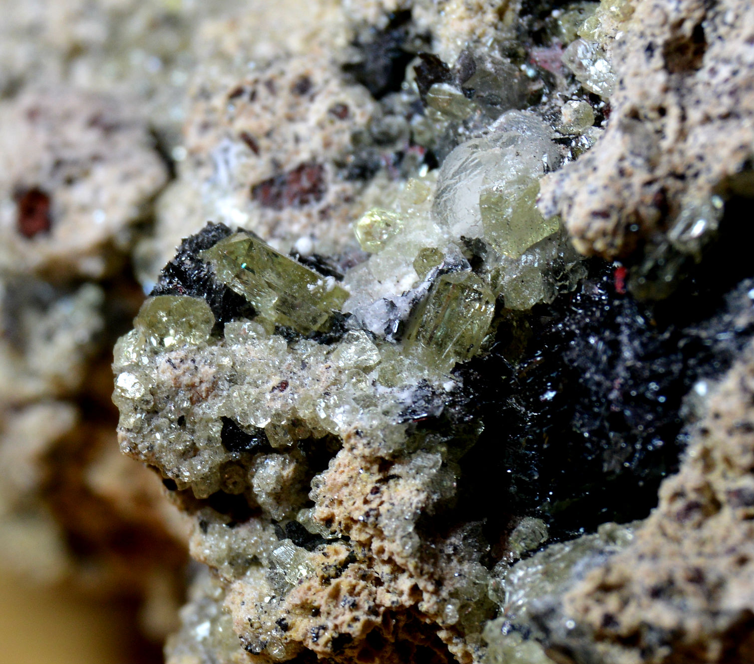 Fluorapatito con Hematites
2,5 cm x 2 cm
(Autor: DPC)