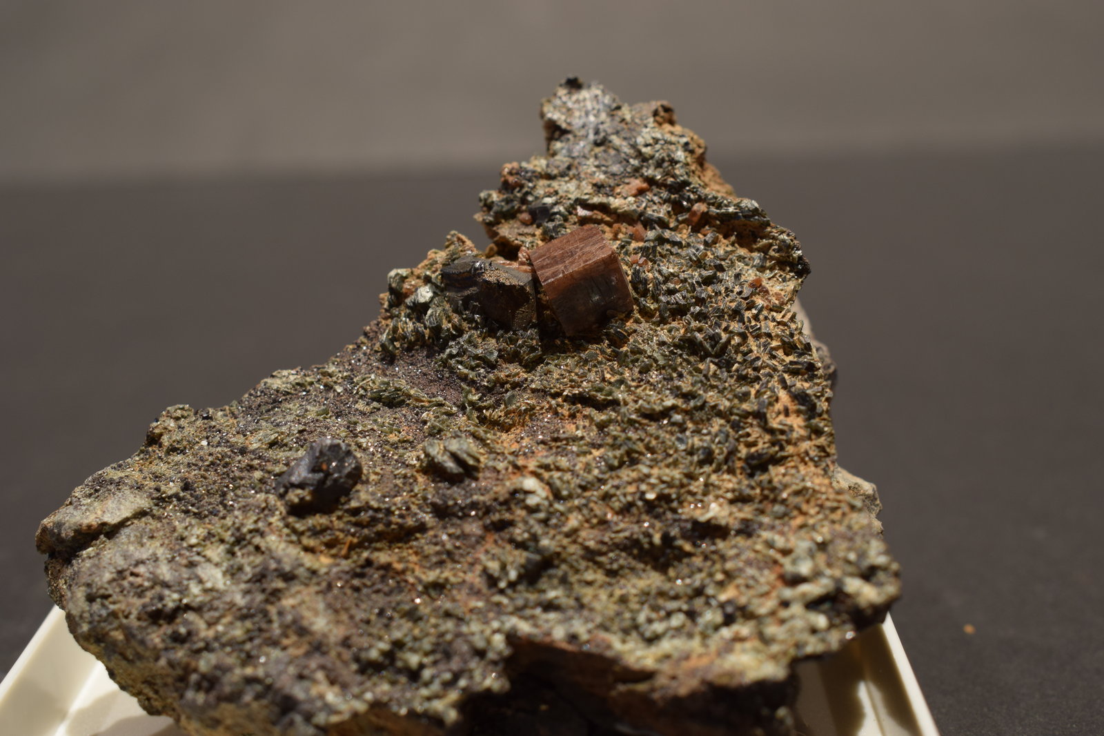 Perovskita y Magnetita
7 x 6 x 5 cm
(Autor: Antonio Alcaide)