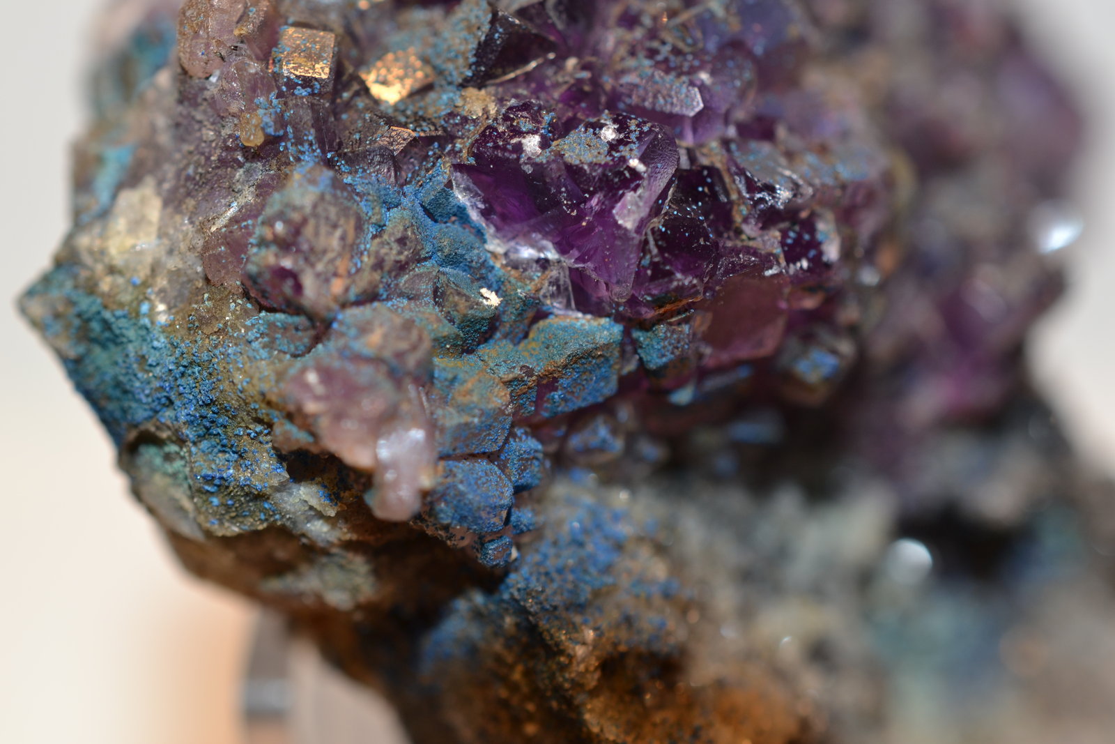 Fluorita, cuarzo, azurita, malaquita
8x7x4 cm
(Autor: Raúl S. Llorente)