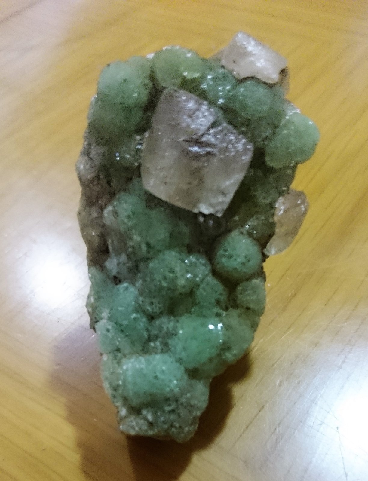 Fluorita, Calcita
6cm x 3,5cm
(Autor: Alex y Diana)