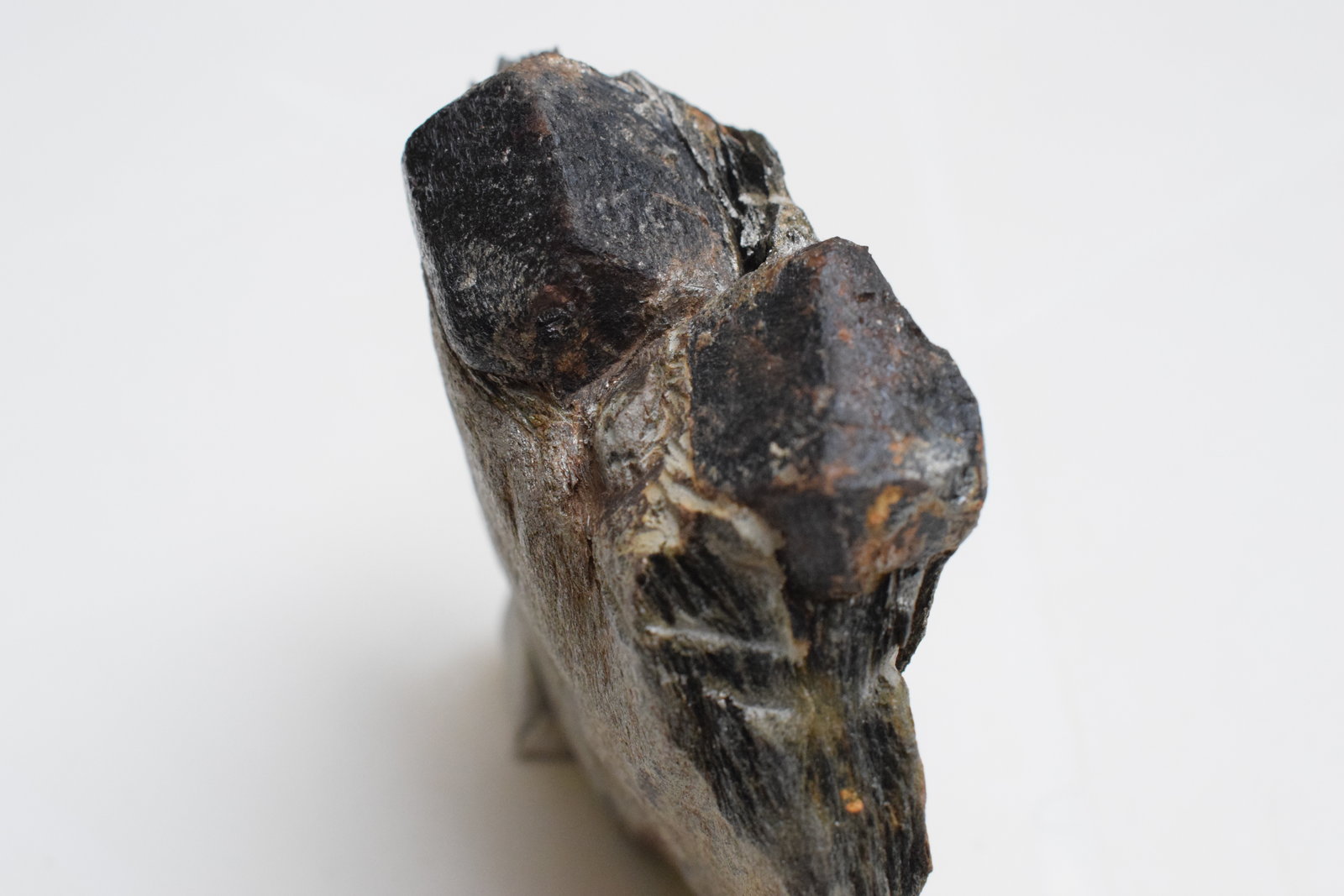 Almandino
9 x 8 x 3 cm
(Autor: Antonio Alcaide)