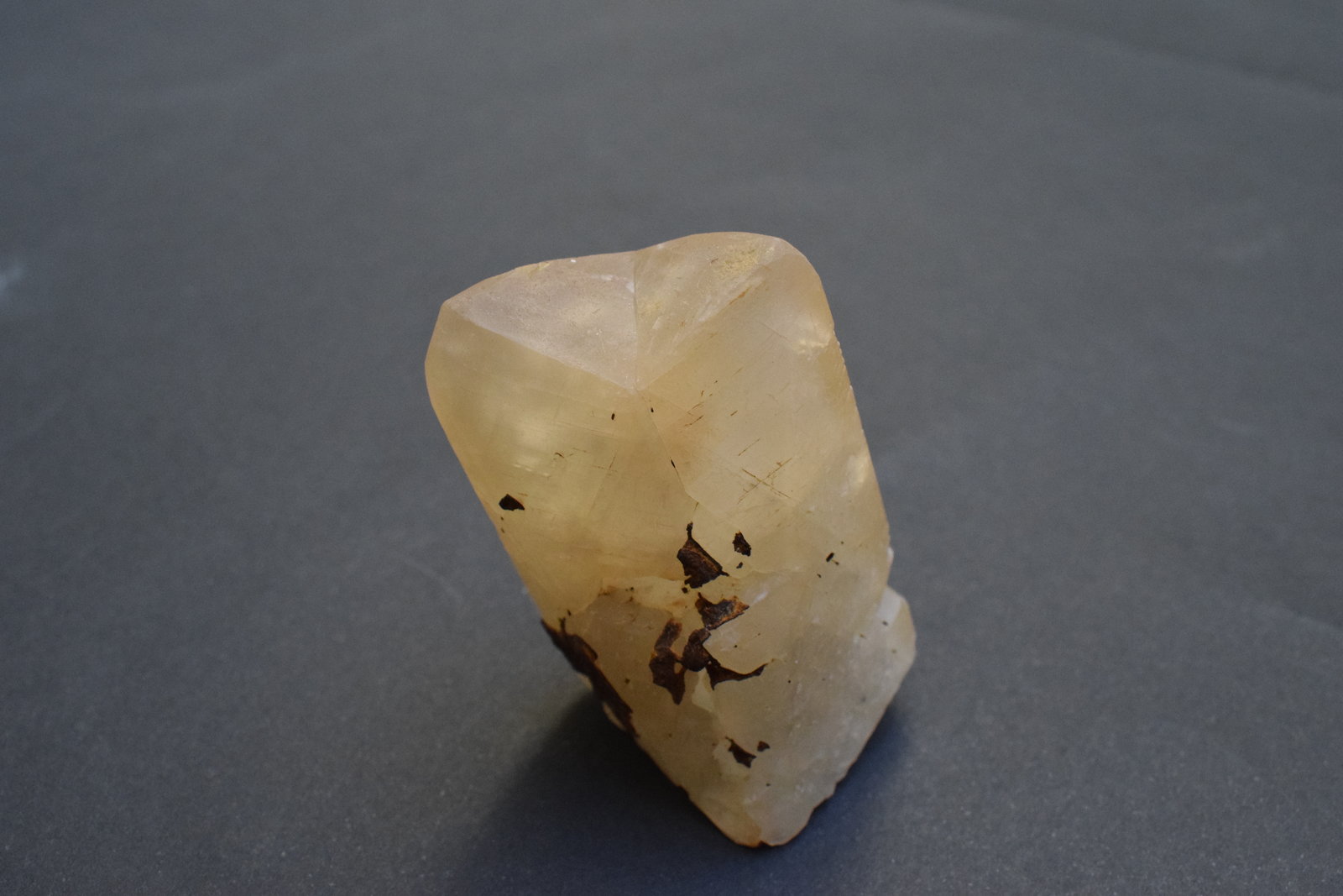 Calcita
6 x 4 x 4 cm
(Autor: Antonio Alcaide)