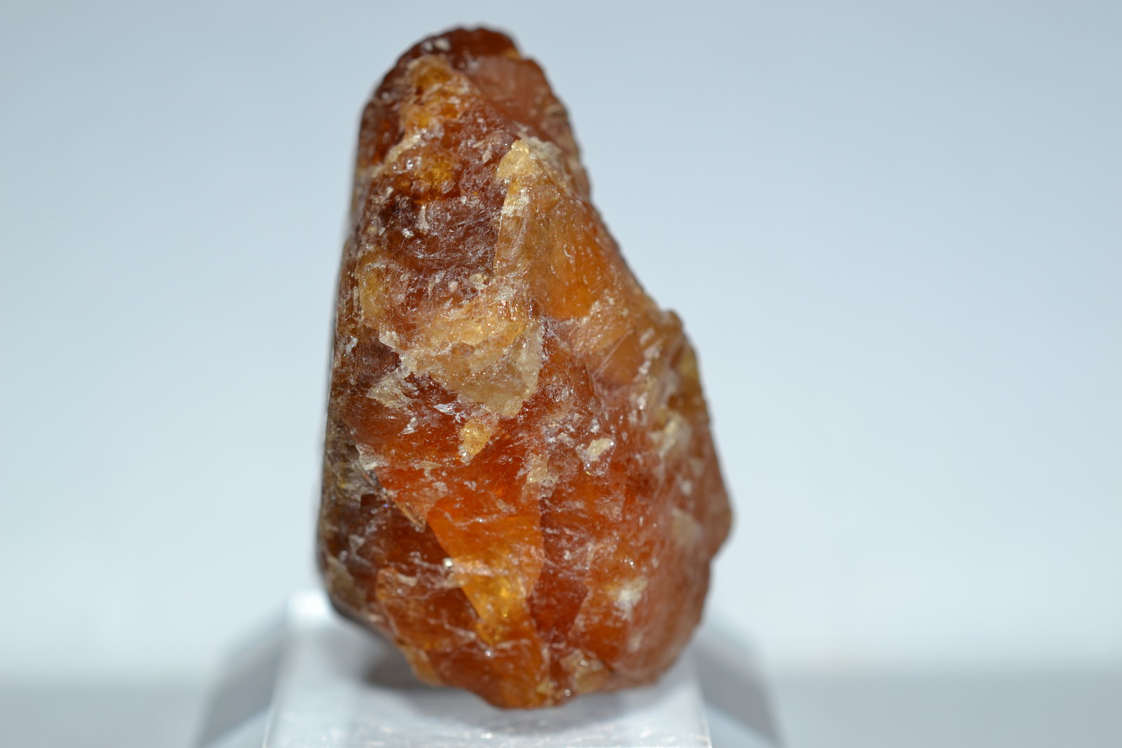 Scheelita
4,2 x 2,2 cm
(Autor: Raúl S. Llorente)
