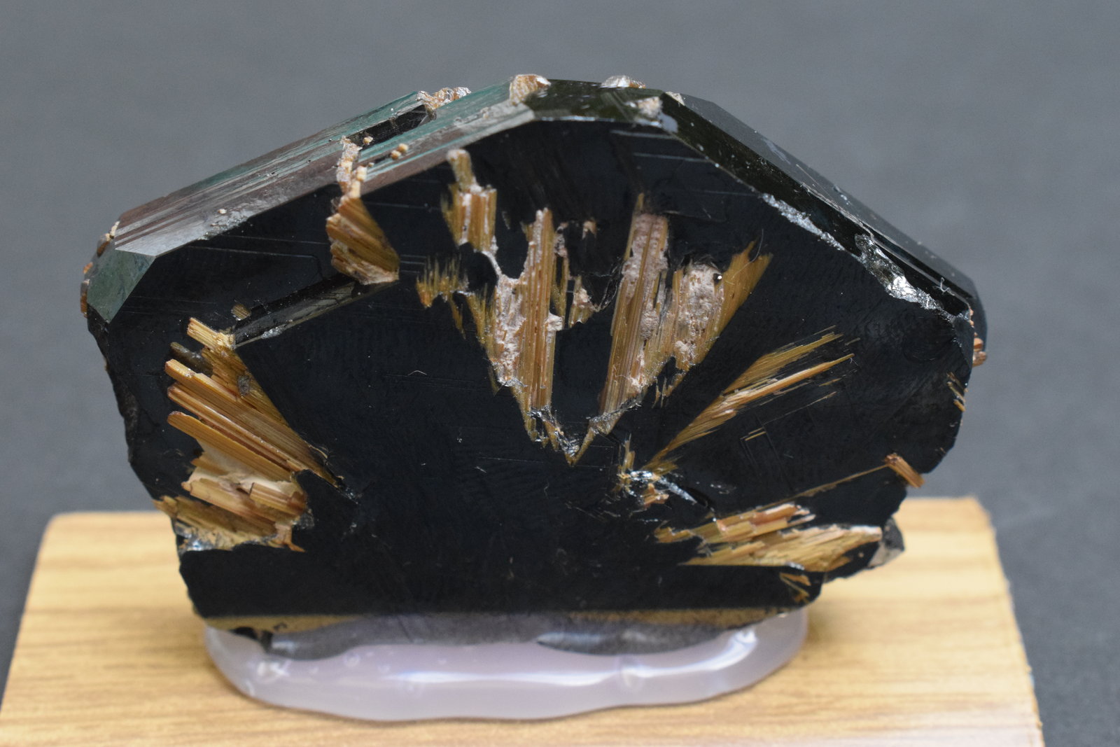 Hematites y Rutilo
6 x 4 x 1,2 cm
(Autor: Antonio Alcaide)