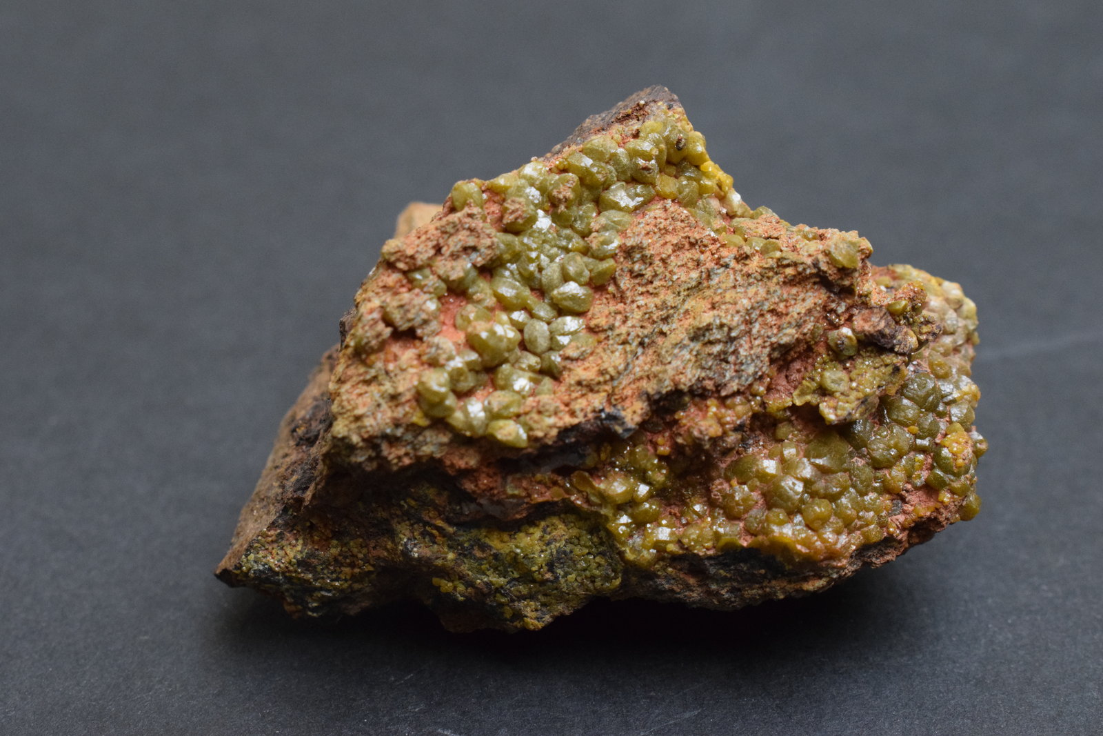 Mimetita (variedad campyllita)
6 x 4 x 3 cm
(Autor: Antonio Alcaide)