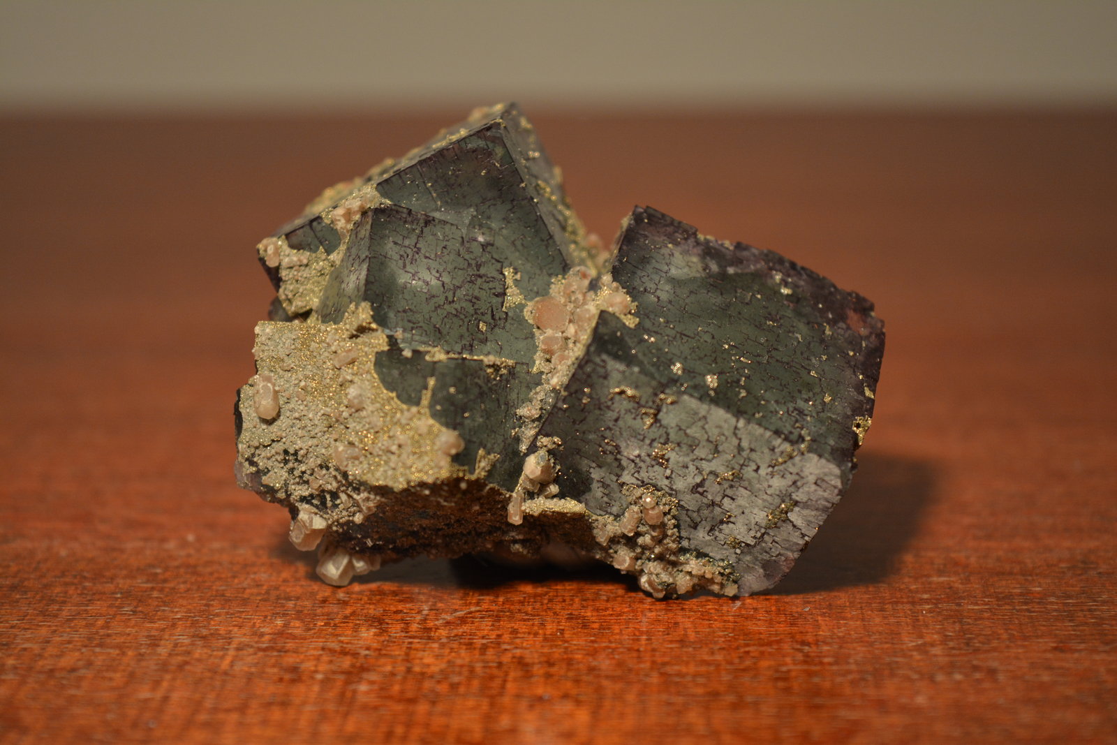 Fluorita, Pirita y Calcita
6,10x4,60x3,70 cm.
(Autor: Gonzalo Sáez)