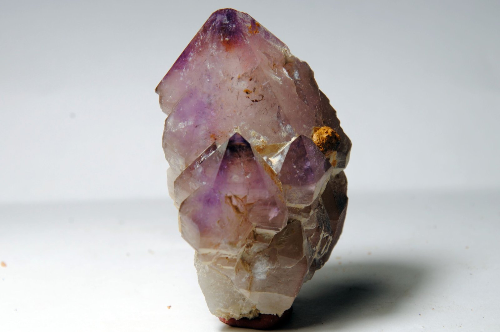 Cuarzo (variedad amatista/ahumado)
Medida: 7 x 5 x 4 cm
(Autor: Sergio Pequeño)