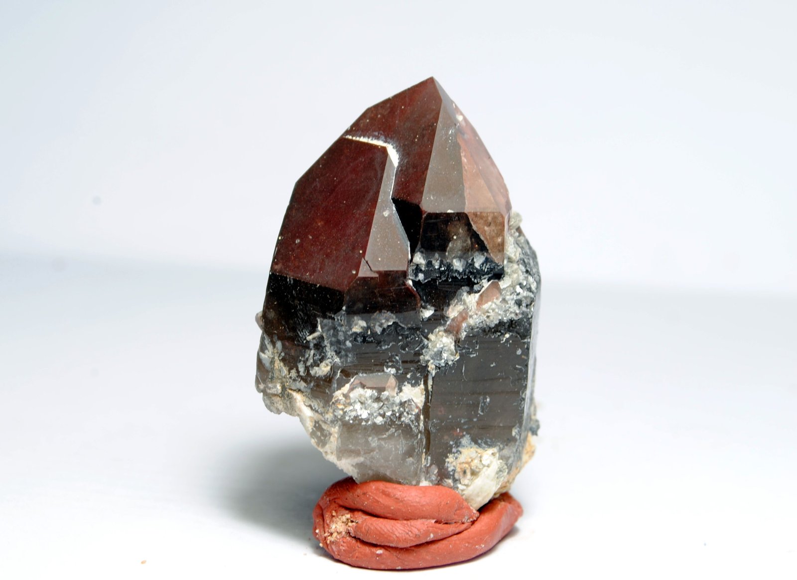 Cuarzo
Medidas pieza: 4,5x3x2,2 cm
(Autor: Sergio Pequeño)