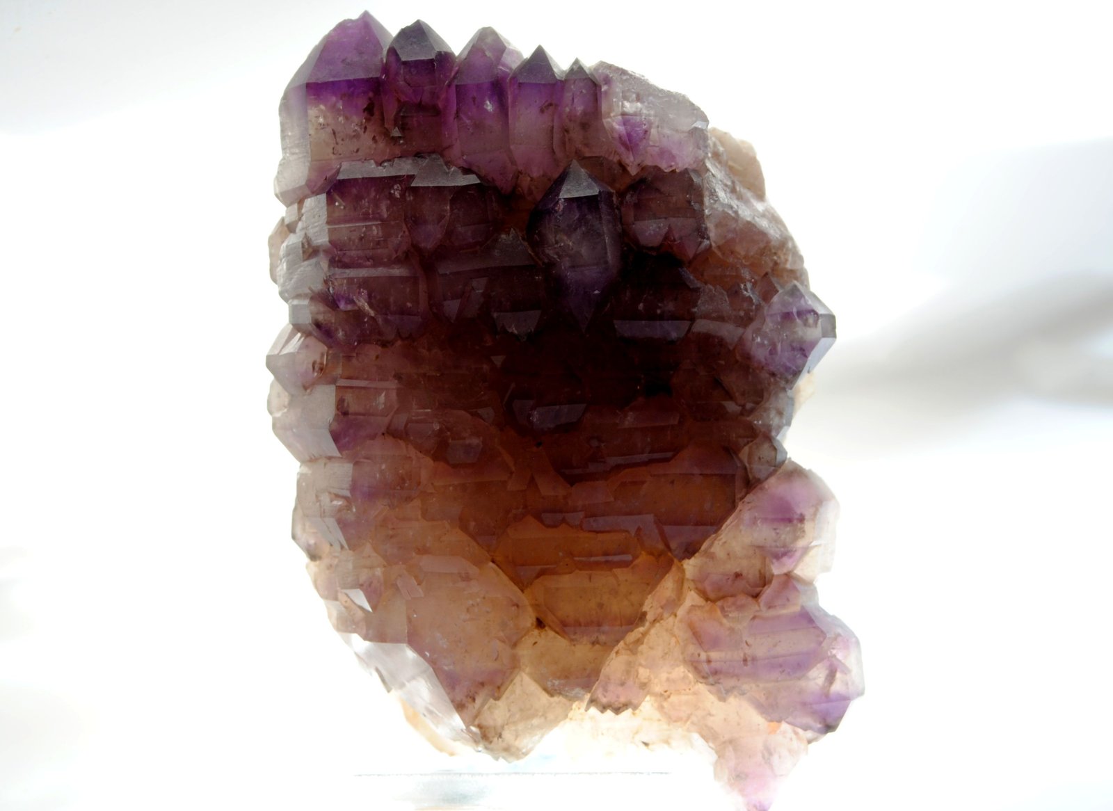 Cuarzo (variedad amatista)
Medida: 8,8 x 5,8 x 3,5 cm
(Autor: Sergio Pequeño)