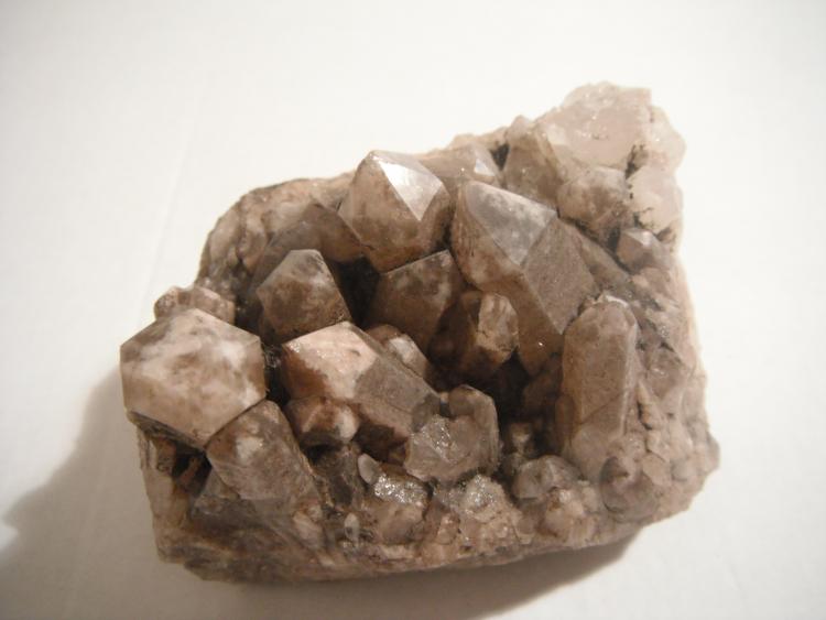 Cuarzo (variedad ahumado)
Pieza de 8 cm. Cristales de 2 cm.
(Autor: fernandez.d)
