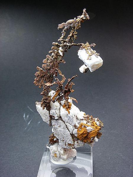 Cobre sobre cuarzo
Pieza: 5 x 2 cm.
(Autor: Juan Cabezas)