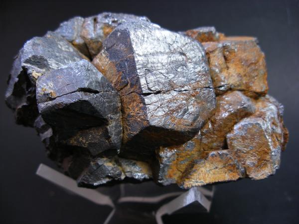 Magnetita
8 x 6 cm. Cristal mayor: 3.5 cm.
(Autor: Juan Cabezas)