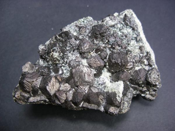 Magnetita
8 x 6 cm. Cristal mayor: 13 mm.
(Autor: Juan Cabezas)