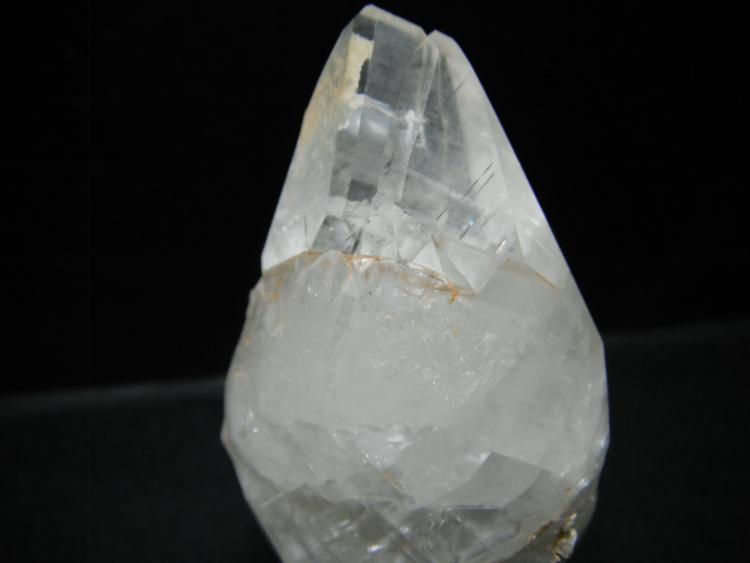 Calcita.
7,5 x 3,5 x 3,5 cm.
(Autor: Carles Rubio)