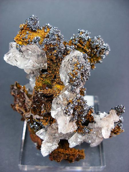 Descloizita con calcita y goethita.
6 x 5 cm.
(Autor: Juan Cabezas)