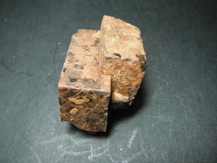 Pirita limonitizada.
3 x 3 x 2 cm.
(Autor: Carles Rubio)