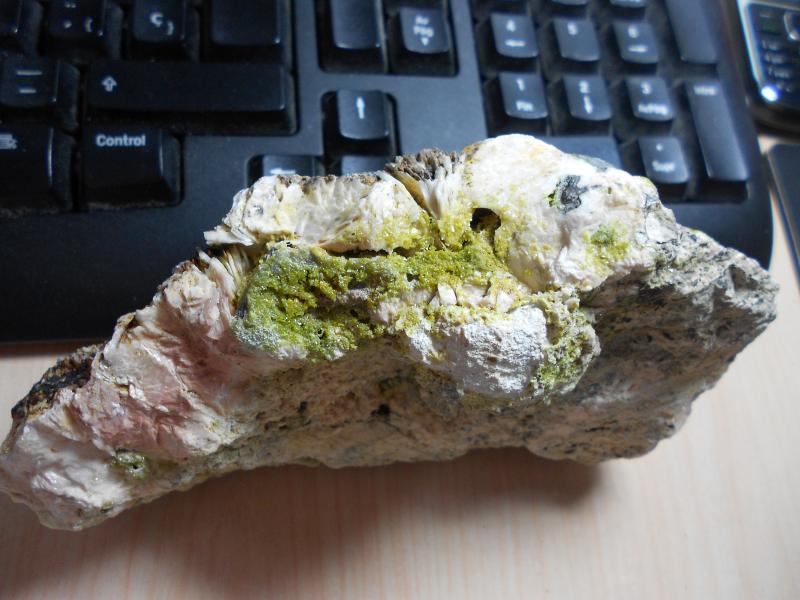 Barita, galena, piromorfita, cerusita y wulfenita
16 x 8 x 5 cm.
(Autor: Carles Rubio)