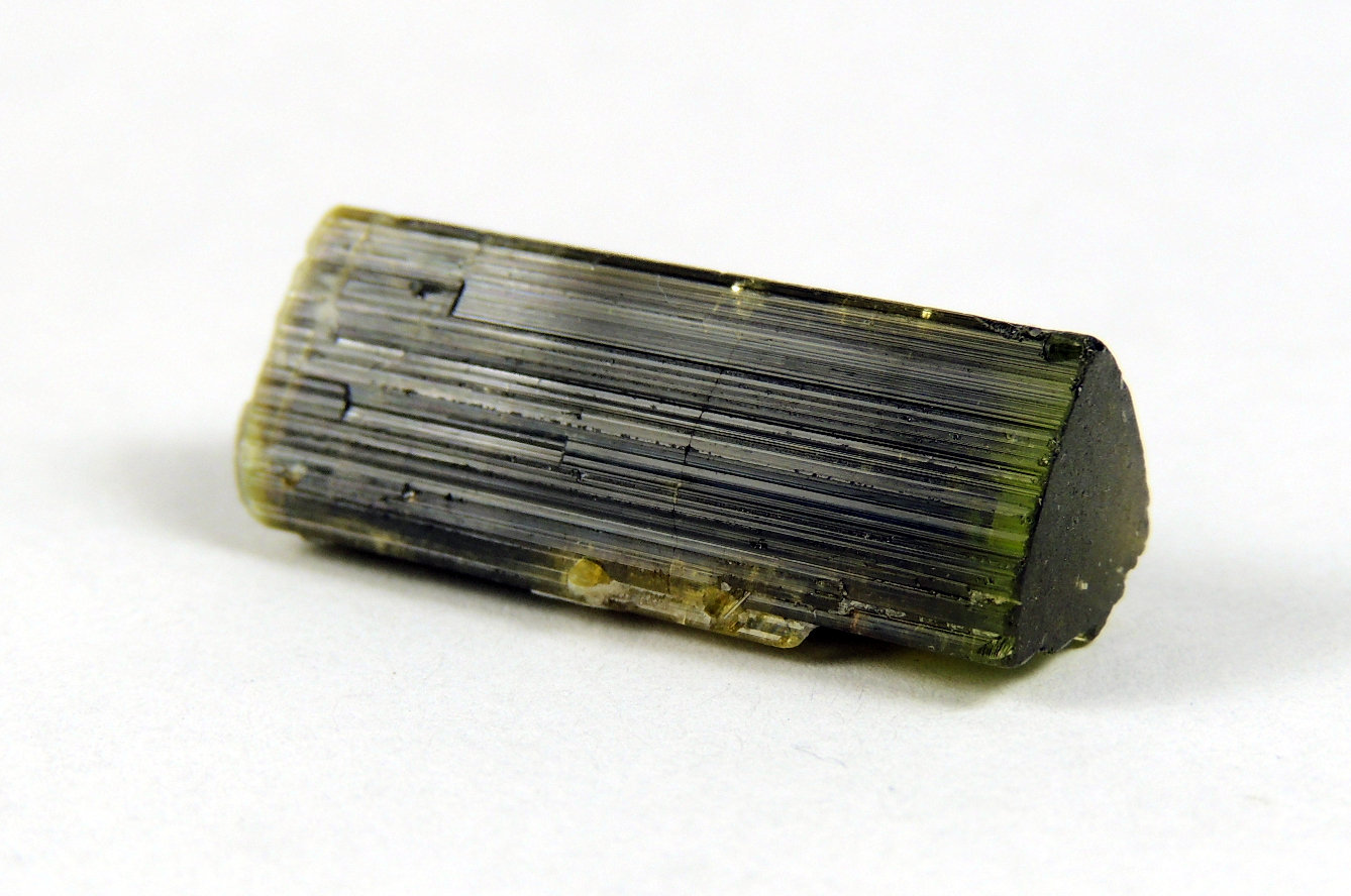 Turmalina
3 x 1 x 1 centimetros
(Autor: Ricardo Melendez)
