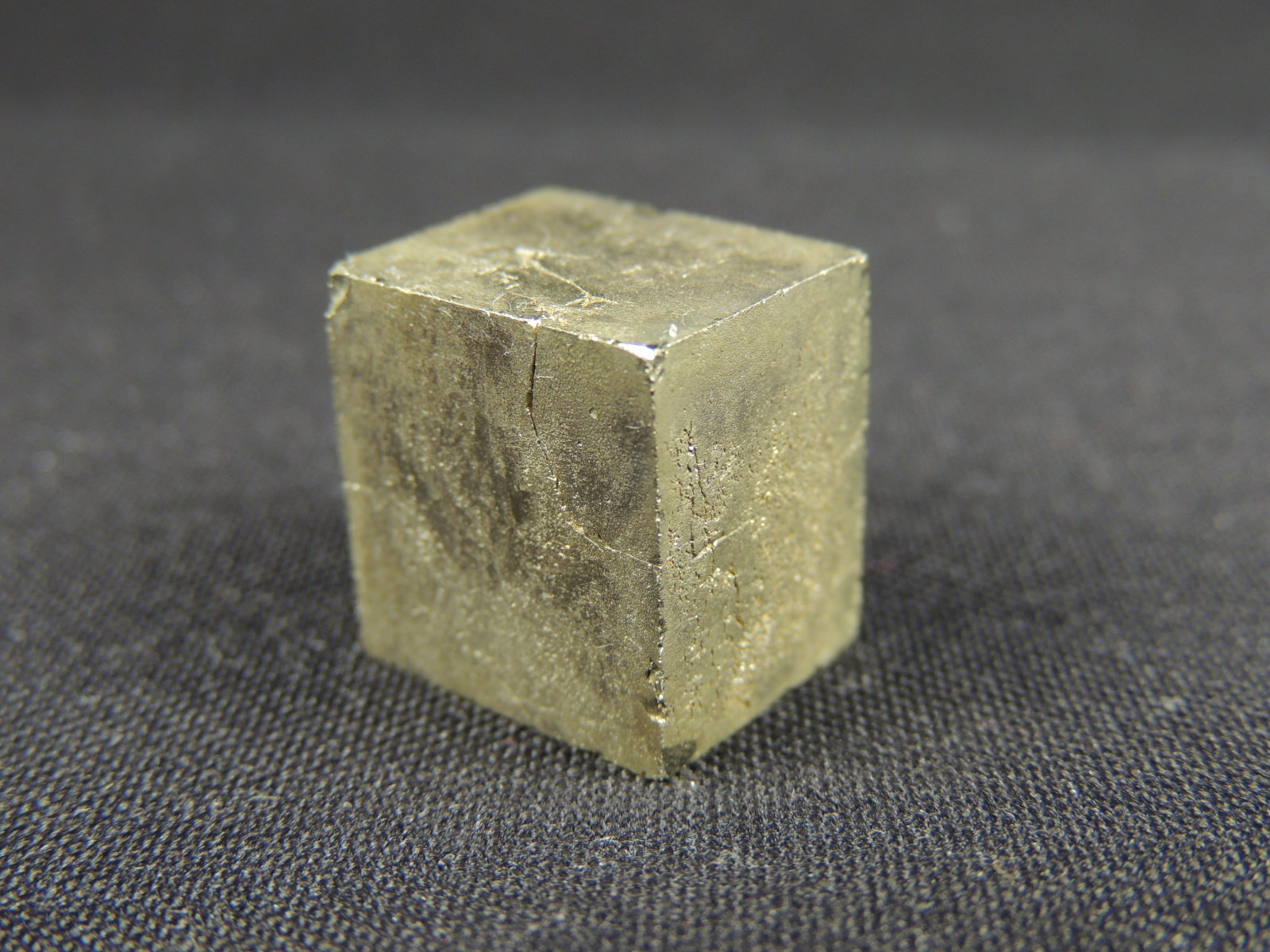Pirita
1.7 x 1.7 x 1.4 centimetros
(Autor: Ricardo Melendez)