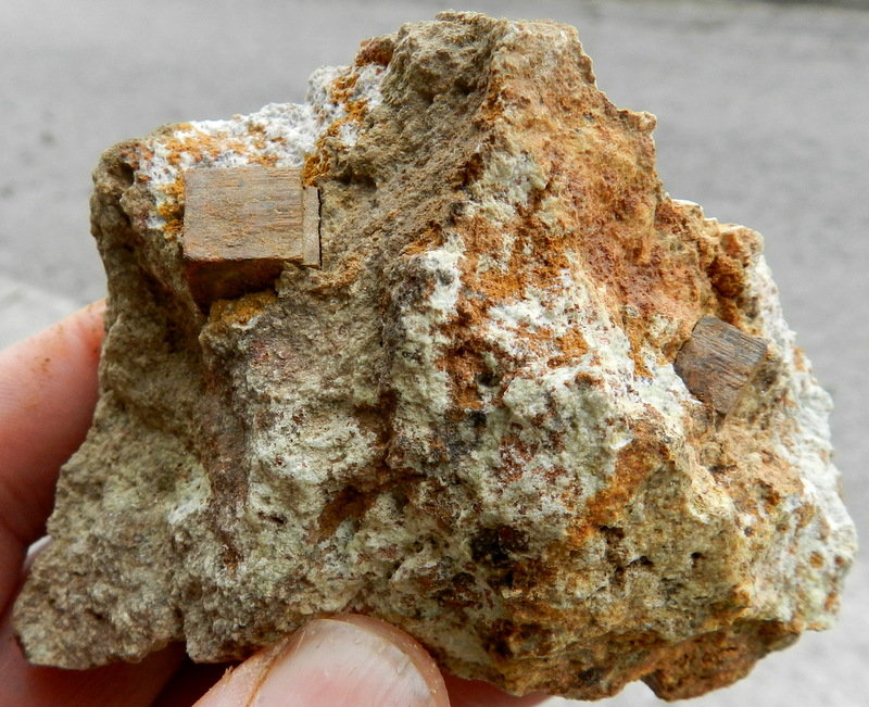 Limonita pseudo Pirita
8-6 cm
(Autor: ramon ro)