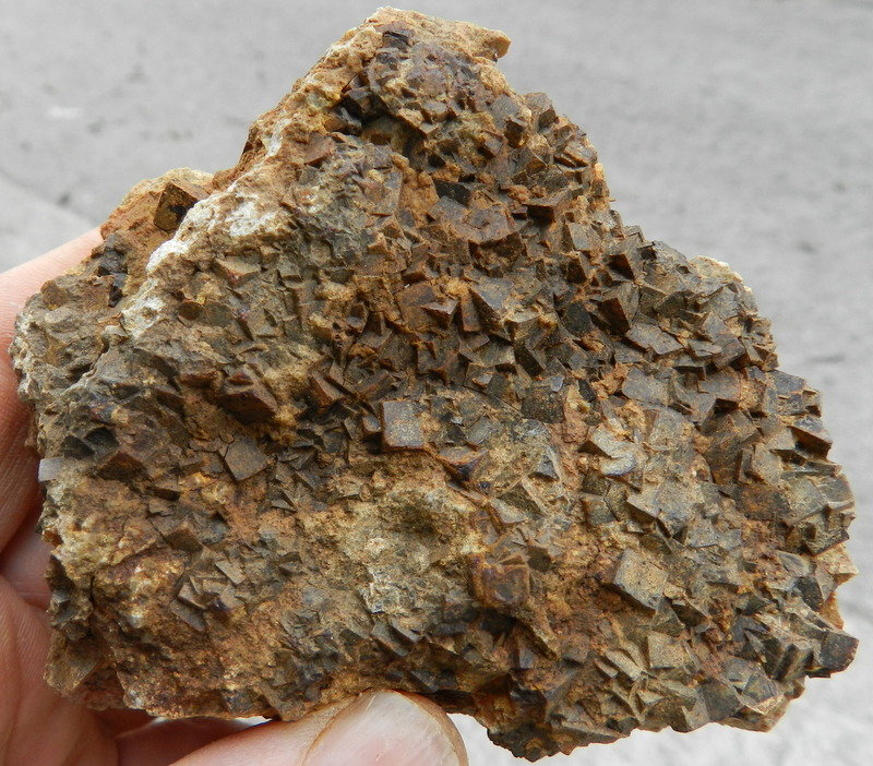 Limonita pseudo Pirita
9-7 cm
(Autor: ramon ro)
